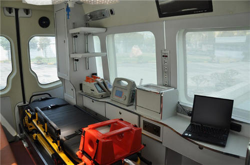 长岭县救护车内部